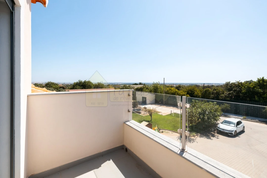 Moradia T4 para Venda em Santa Barbara de Nexe Foto 31
