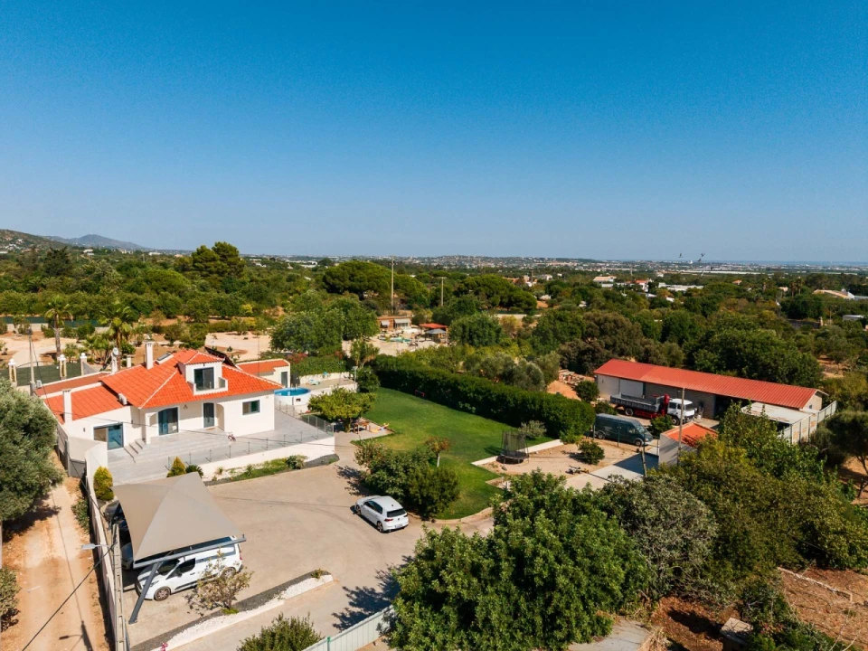 Moradia T4 para Venda em Santa Barbara de Nexe Foto 42