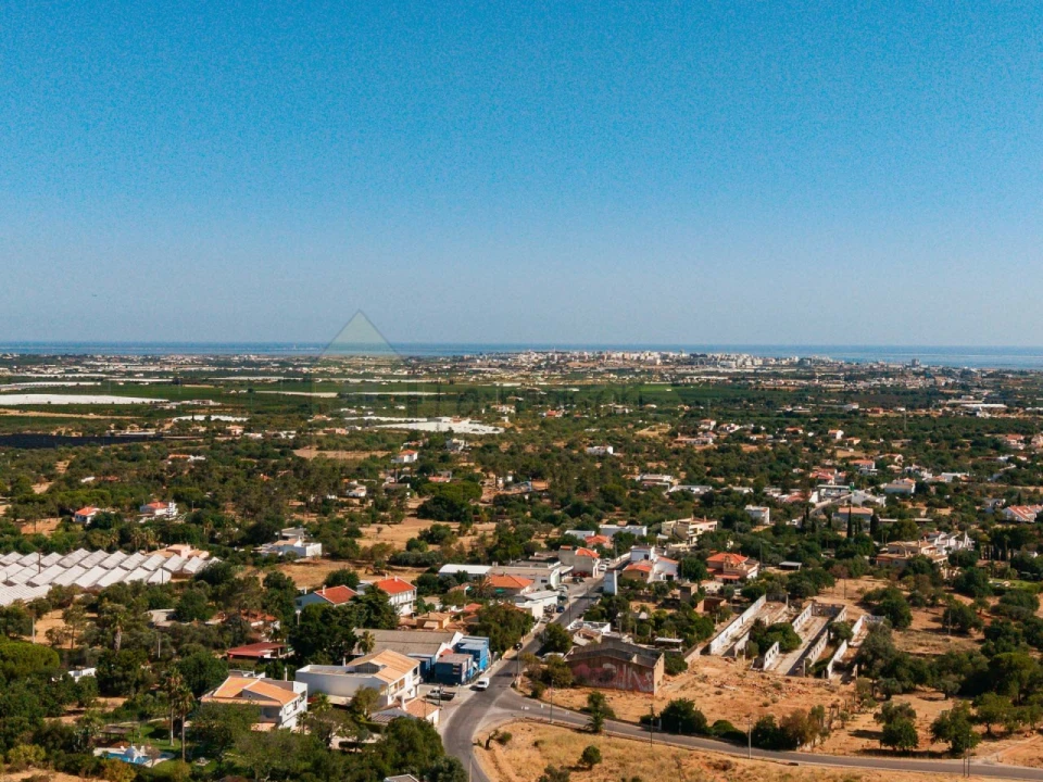 Moradia T4 para Venda em Santa Barbara de Nexe Foto 44