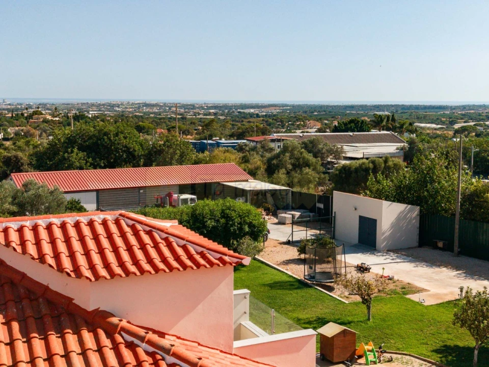 Moradia T4 para Venda em Santa Barbara de Nexe Foto 48