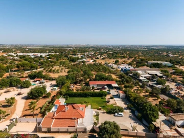 Moradia T4 para Venda em Santa Barbara de Nexe