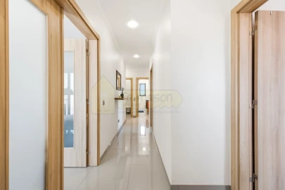 Moradia T4 para Venda em Santa Barbara de Nexe