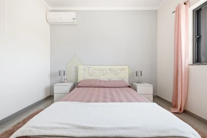 Moradia T4 para Venda em Santa Barbara de Nexe