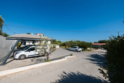 Moradia T4 para Venda em Santa Barbara de Nexe