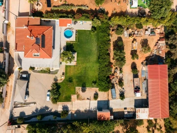 Moradia T4 para Venda em Santa Barbara de Nexe