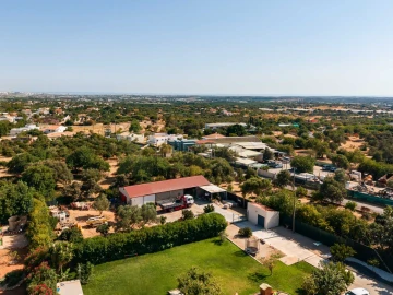 Moradia T4 para Venda em Santa Barbara de Nexe