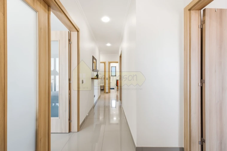 Moradia T4 para Venda em Santa Barbara de Nexe Foto 18