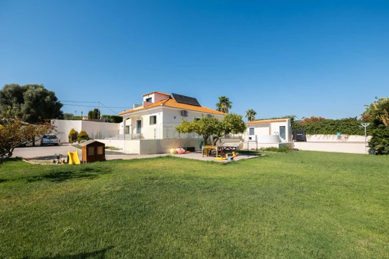 Moradia T4 para Venda em Santa Barbara de Nexe Foto 41