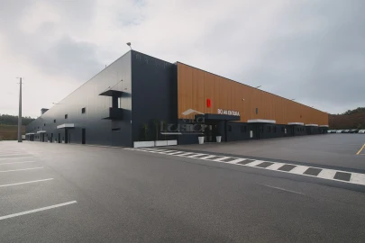 Armazém para Venda em Raiva, Pedorido e Paraíso