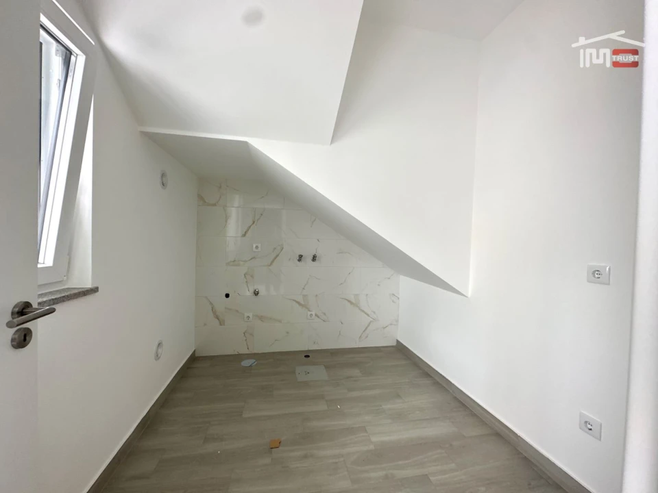 Moradia T4 para Venda em Atalaia e Alto Estanqueiro-Jardia Foto 35