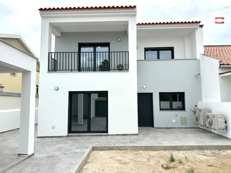 Moradia T4 para Venda em Atalaia e Alto Estanqueiro-Jardia Foto 10