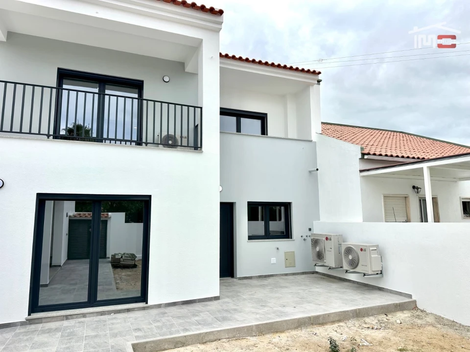 Moradia T4 para Venda em Atalaia e Alto Estanqueiro-Jardia Foto 33