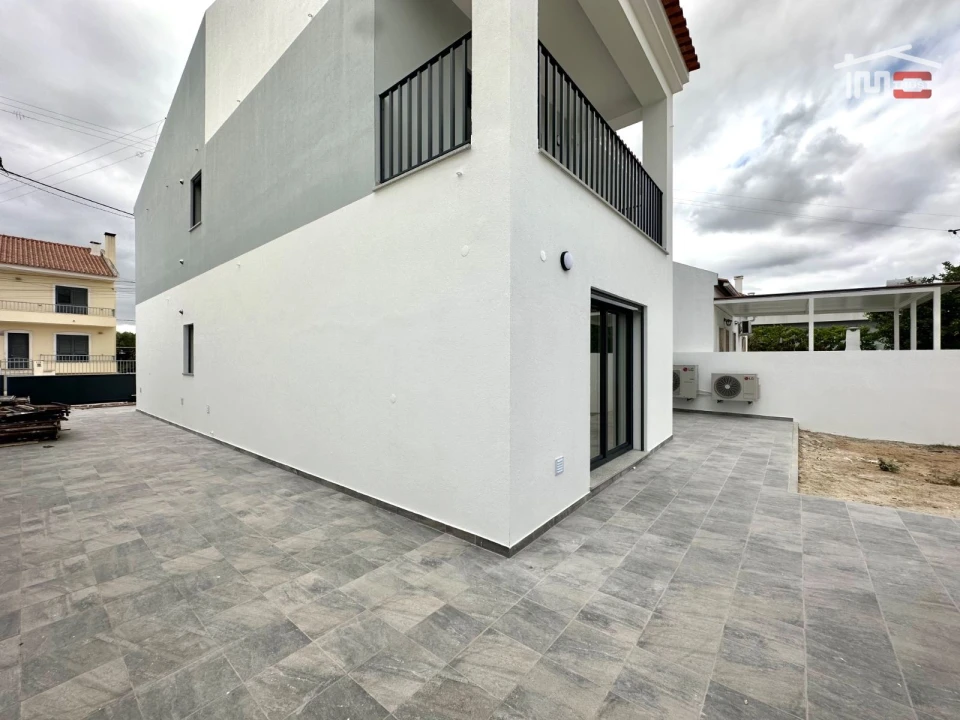 Moradia T4 para Venda em Atalaia e Alto Estanqueiro-Jardia Foto 27