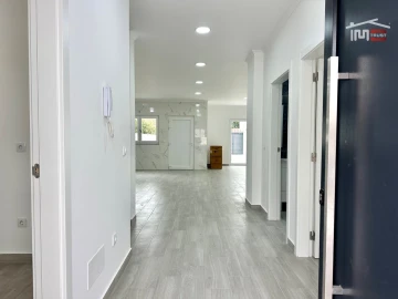 Moradia T4 para Venda em Atalaia e Alto Estanqueiro-Jardia