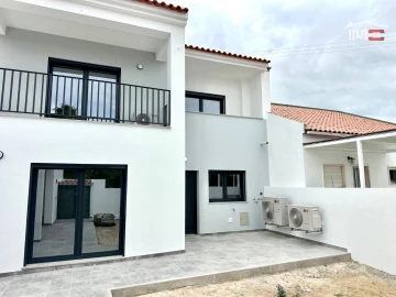 Moradia T4 para Venda em Atalaia e Alto Estanqueiro-Jardia