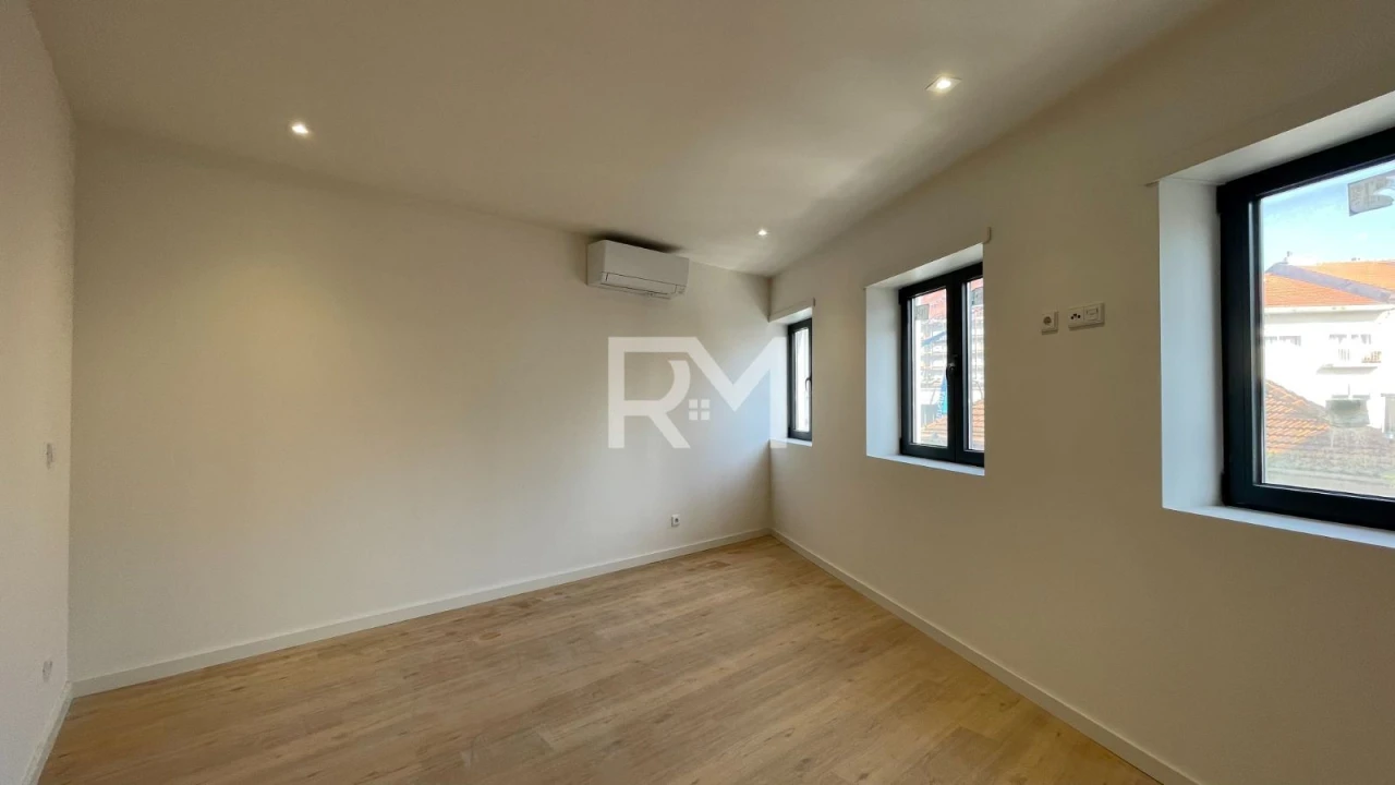Apartamento T2 para Venda em Campanhã Foto 9