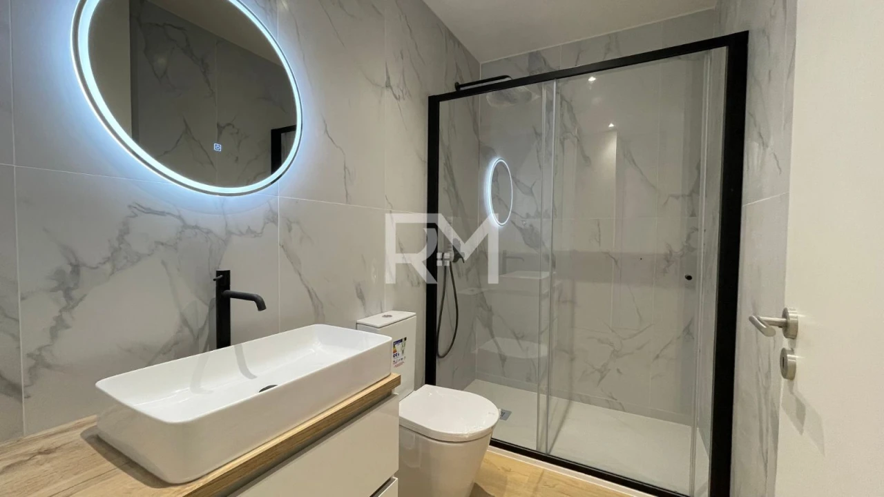 Apartamento T2 para Venda em Campanhã Foto 11