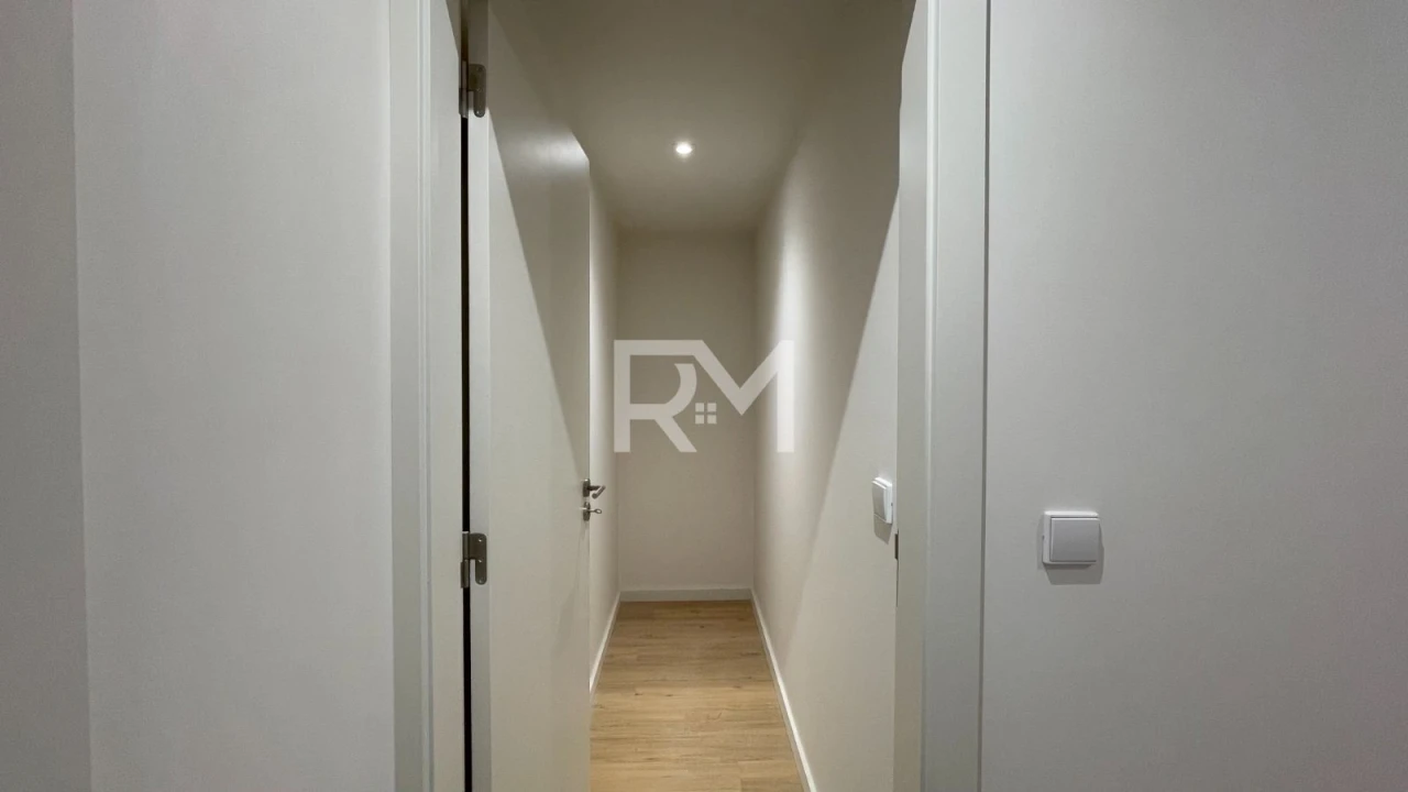Apartamento T2 para Venda em Campanhã Foto 17
