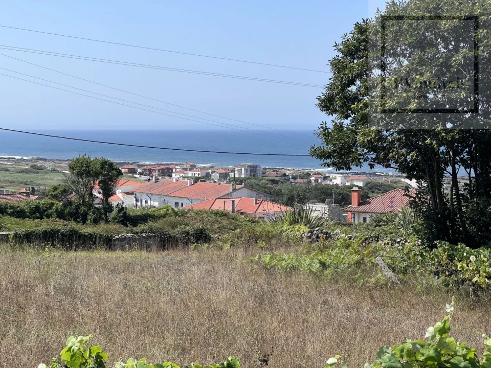 Terreno para Venda em Carreço Foto 1