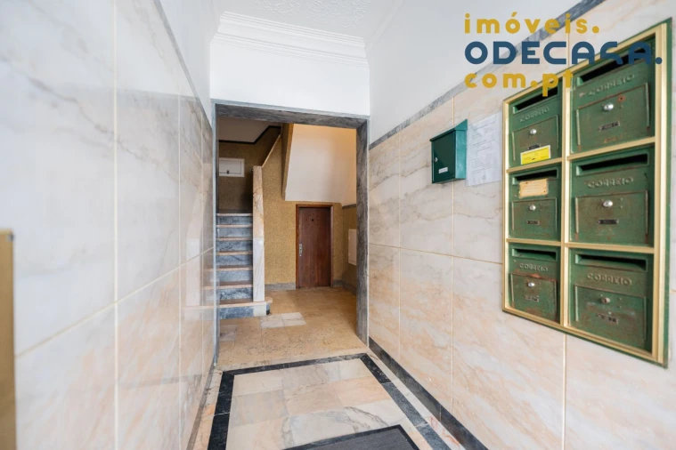 Apartamento T2 para Venda em Carregado e Cadafais Foto 24