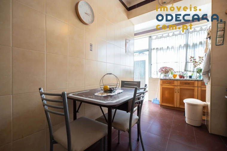 Apartamento T2 para Venda em Carregado e Cadafais Foto 9