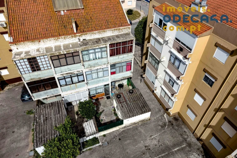 Apartamento T2 para Venda em Carregado e Cadafais Foto 33