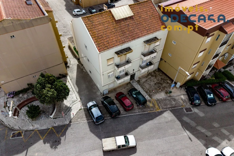Apartamento T2 para Venda em Carregado e Cadafais Foto 35