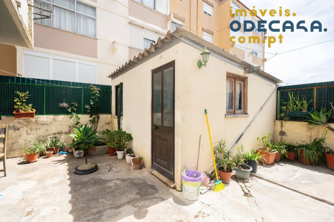Apartamento T2 para Venda em Carregado e Cadafais Foto 13