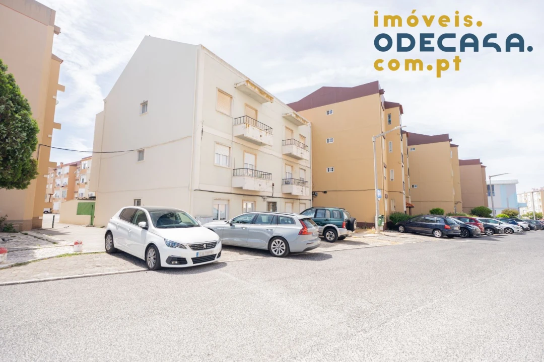 Apartamento T2 para Venda em Carregado e Cadafais Foto 26