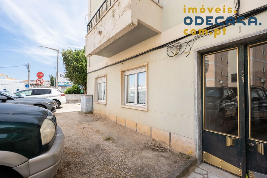 Apartamento T2 para Venda em Carregado e Cadafais Foto 29