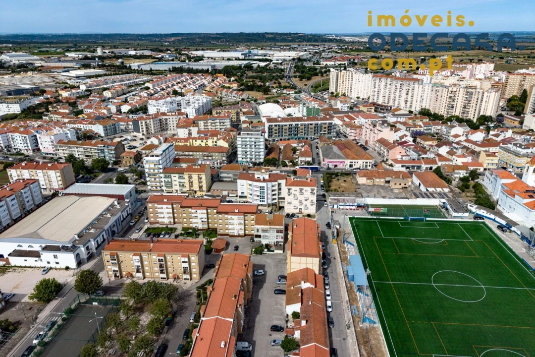 Apartamento T2 para Venda em Carregado e Cadafais Foto 39
