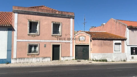 Moradia T10 para Venda em Algés, Linda-A-Velha e Cruz Quebrada-Dafundo