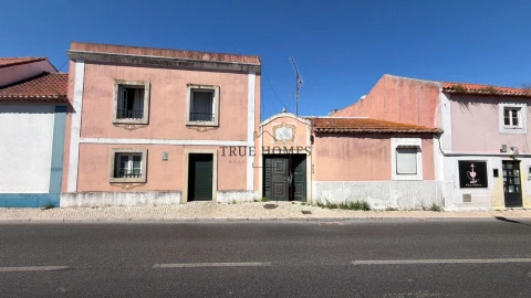 Moradia T10 para Venda em Algés, Linda-A-Velha e Cruz Quebrada-Dafundo