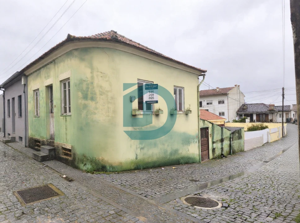 Moradia T4 para Venda em Arvore Foto 1