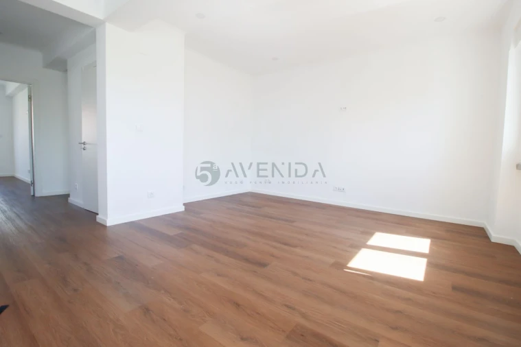 Apartamento T2 para Venda em Venteira Foto 3