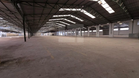 Armazém para Venda em Torres Novas (Santa Maria, Salvador e Santiago)