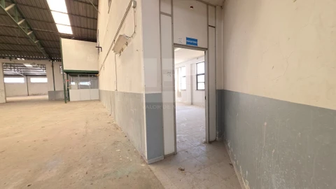 Armazém para Venda em Torres Novas (Santa Maria, Salvador e Santiago)