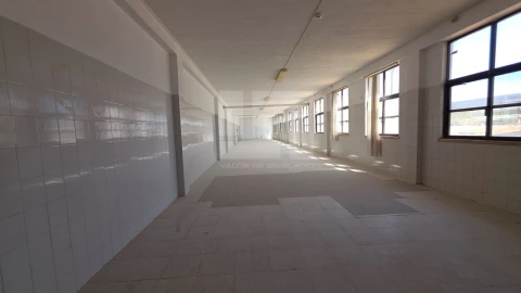 Armazém para Venda em Torres Novas (Santa Maria, Salvador e Santiago)