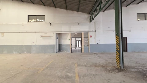 Armazém para Venda em Torres Novas (Santa Maria, Salvador e Santiago)