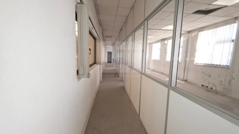 Armazém para Venda em Torres Novas (Santa Maria, Salvador e Santiago)