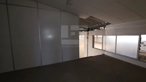 Armazém para Venda em Torres Novas (Santa Maria, Salvador e Santiago)
