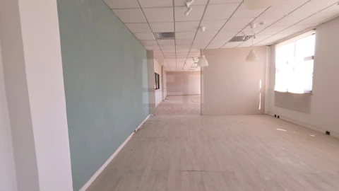 Armazém para Venda em Torres Novas (Santa Maria, Salvador e Santiago)