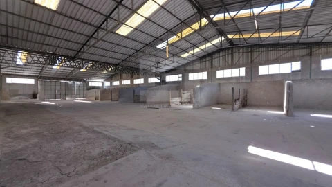 Armazém para Venda em Torres Novas (Santa Maria, Salvador e Santiago)