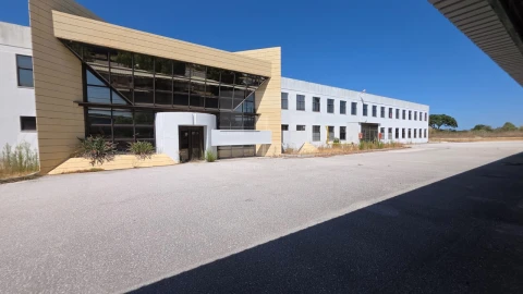 Armazém para Venda em Torres Novas (Santa Maria, Salvador e Santiago)