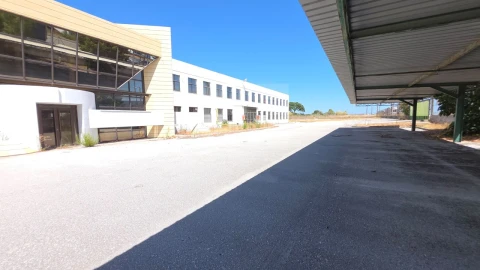 Armazém para Venda em Torres Novas (Santa Maria, Salvador e Santiago)