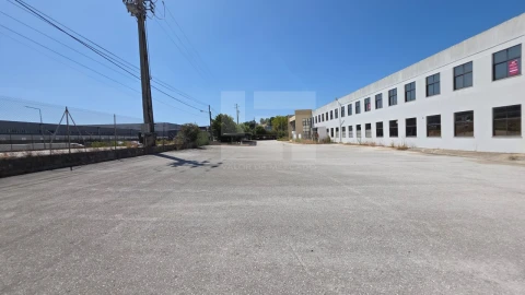 Armazém para Venda em Torres Novas (Santa Maria, Salvador e Santiago)
