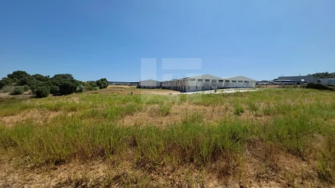 Armazém para Venda em Torres Novas (Santa Maria, Salvador e Santiago)