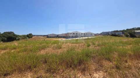 Armazém para Venda em Torres Novas (Santa Maria, Salvador e Santiago)
