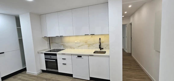 Apartamento T2 para Arrendamento em Algés, Linda-A-Velha e Cruz Quebrada-Dafundo