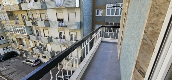 Apartamento T2 para Arrendamento em Algés, Linda-A-Velha e Cruz Quebrada-Dafundo